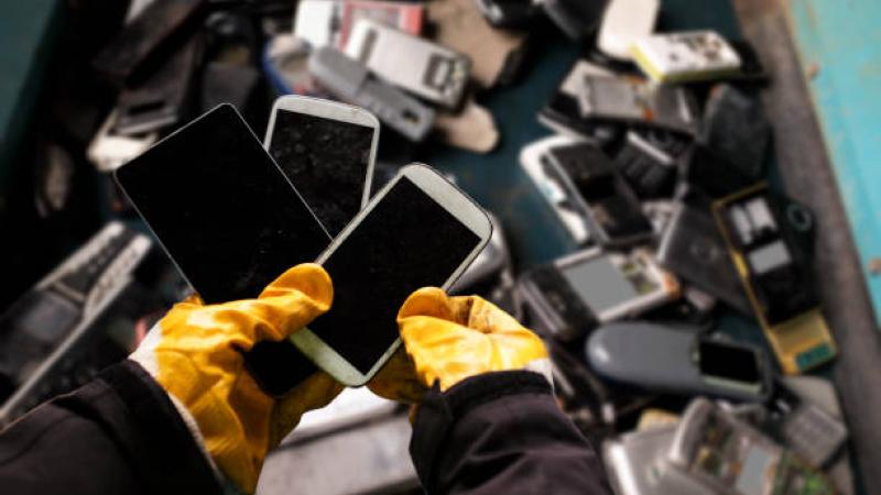 Recyclage du textile et des téléphones mobiles